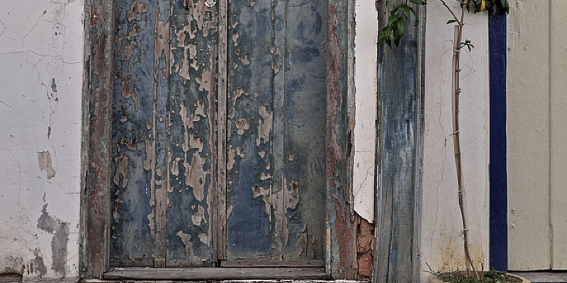 Red Doors Spice Up Home Fronts